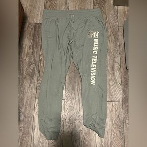 MTV sweatpants from target size XXL but fits smaller